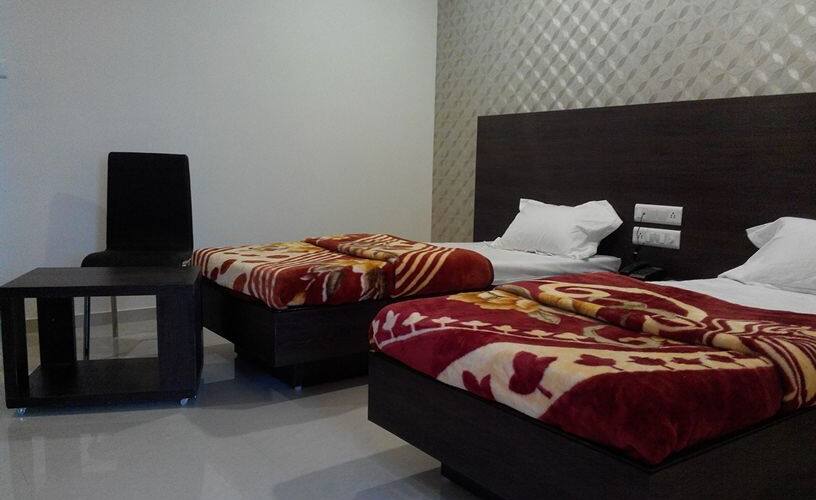 Hotel FavourEat, Bharuch 5